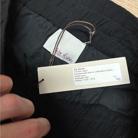 NWT Chloe Oliver “Gia” 2 Piece Set W/ Embroidery Size Small - Picture 6 of 7